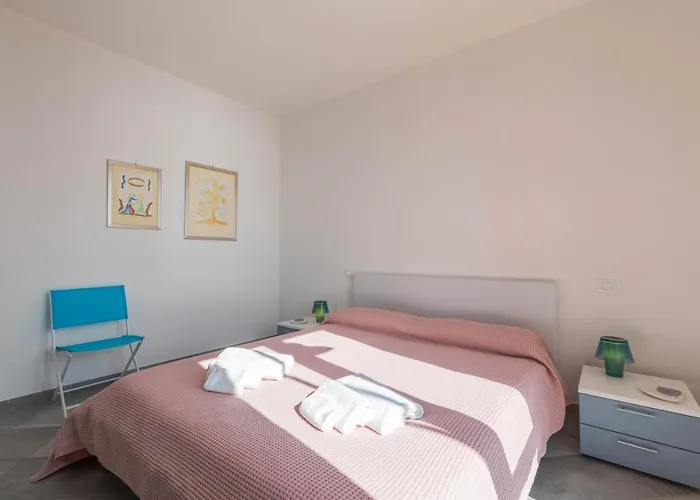 La Sterlizia Di Santa Croce 3* Алассіо