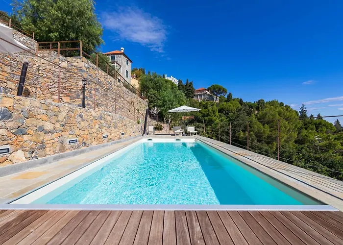 La Sterlizia Di Santa Croce 3* Алассіо