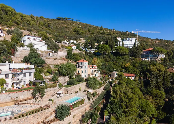 La Sterlizia Di Santa Croce 3* Алассіо