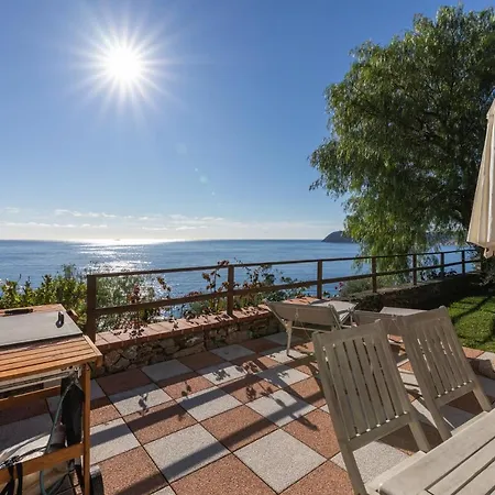 La Sterlizia Di Santa Croce Alassio