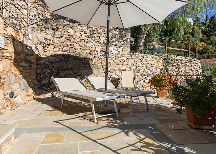 La Sterlizia Di Santa Croce Αλάσιο